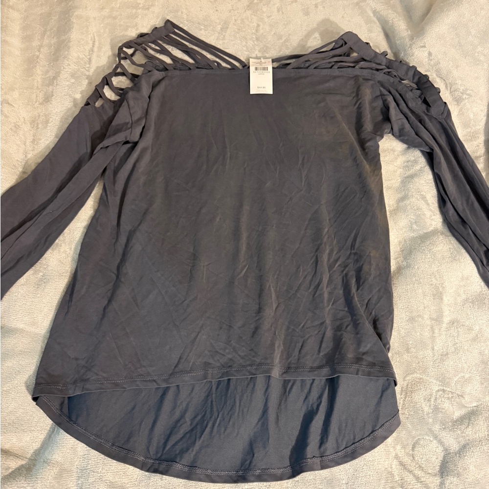 gray shirt -buckle